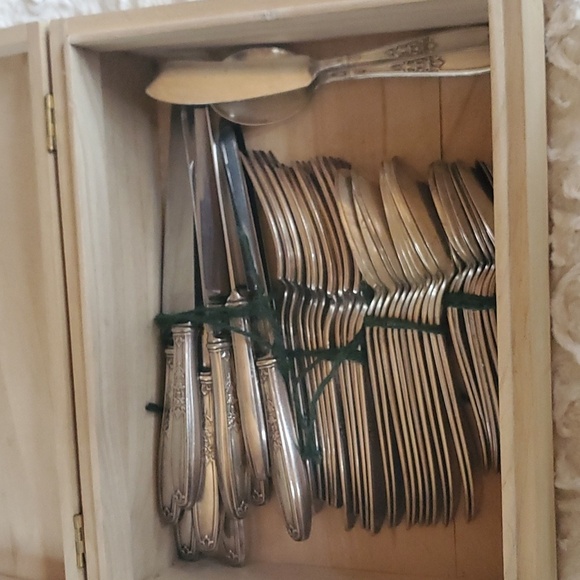 Vintage 1847 Rogers Bros. Set of 10 Place Settings Plus Butter Knife, Etc - Picture 12 of 14